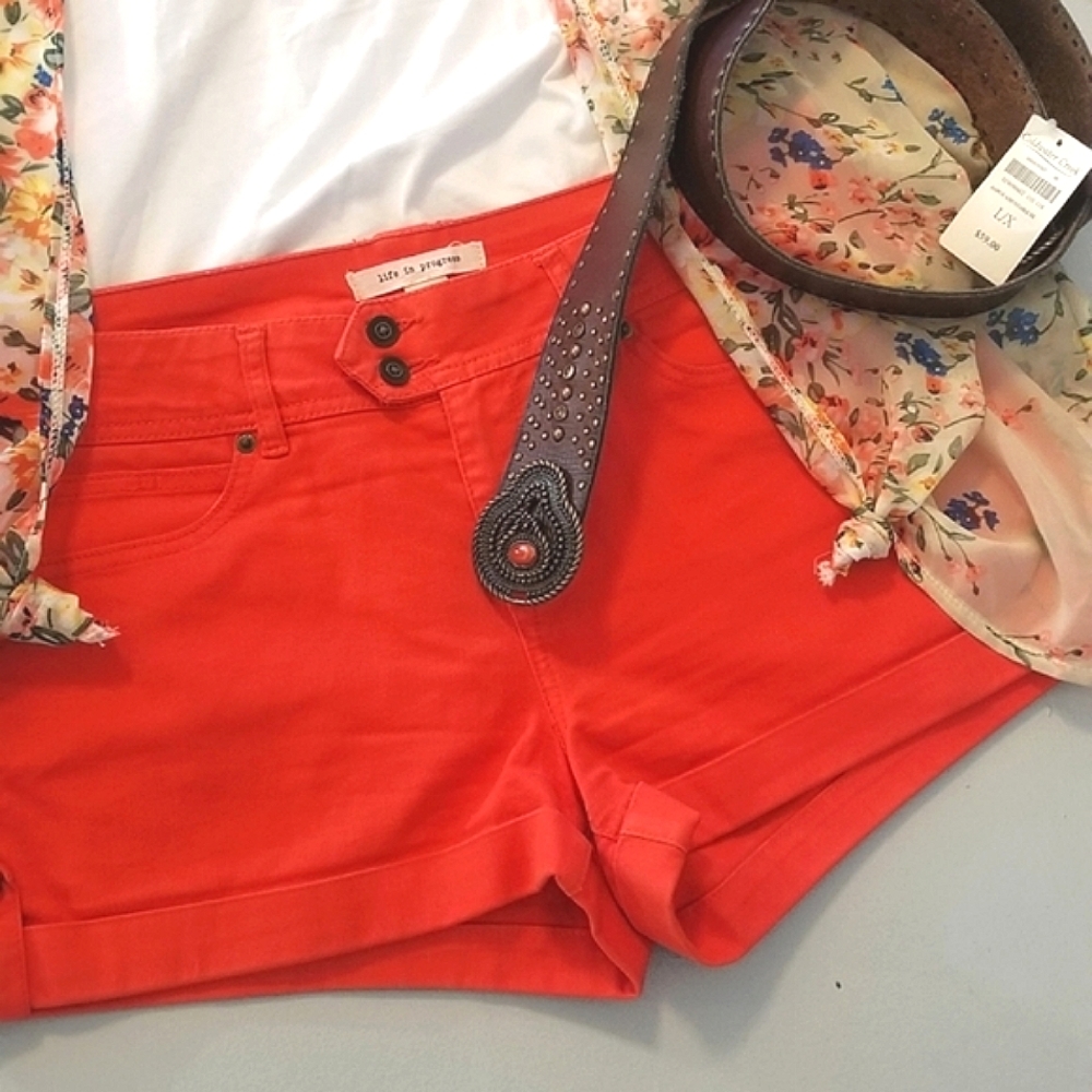 Life In Progress Shorts | SZ•30 - Picture 1 of 7